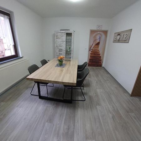 Ganze Ferienwohnung 5 Km Von Erfurt, Mit Kaffeevollautomat, Tv, Wlan, Boxspringbett, Schlafsofa Und Einkaufsmoeglichkeiten, Sehr Gute Anbindung Zur A71 Und A4, Kostenloser Oeff Parkplatz Fuer Pkw Und Transporter Elxleben Екстер'єр фото