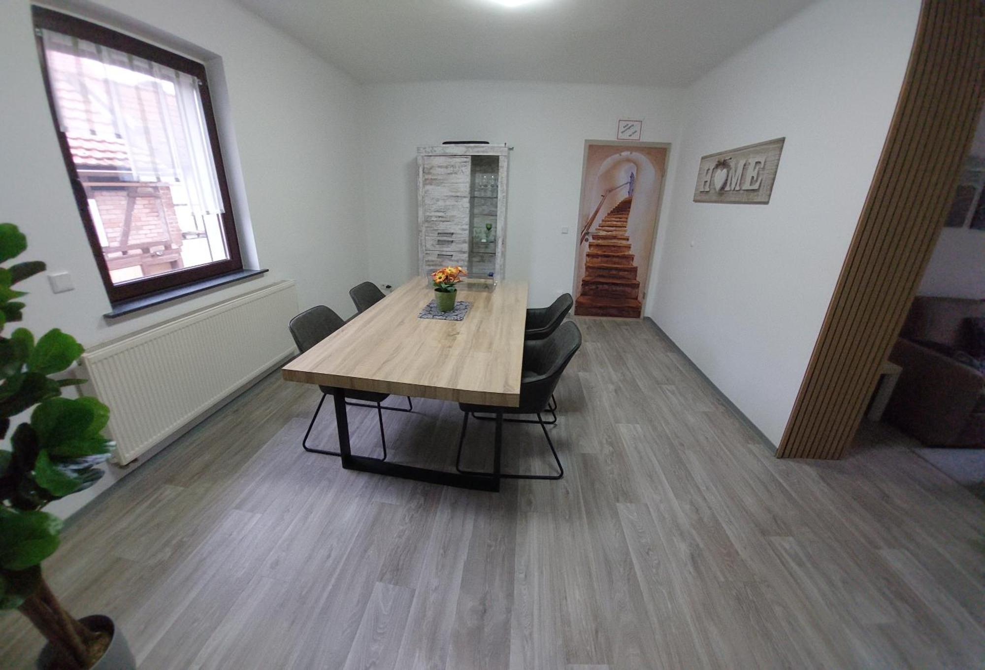 Ganze Ferienwohnung 5 Km Von Erfurt, Mit Kaffeevollautomat, Tv, Wlan, Boxspringbett, Schlafsofa Und Einkaufsmoeglichkeiten, Sehr Gute Anbindung Zur A71 Und A4, Kostenloser Oeff Parkplatz Fuer Pkw Und Transporter Elxleben Екстер'єр фото