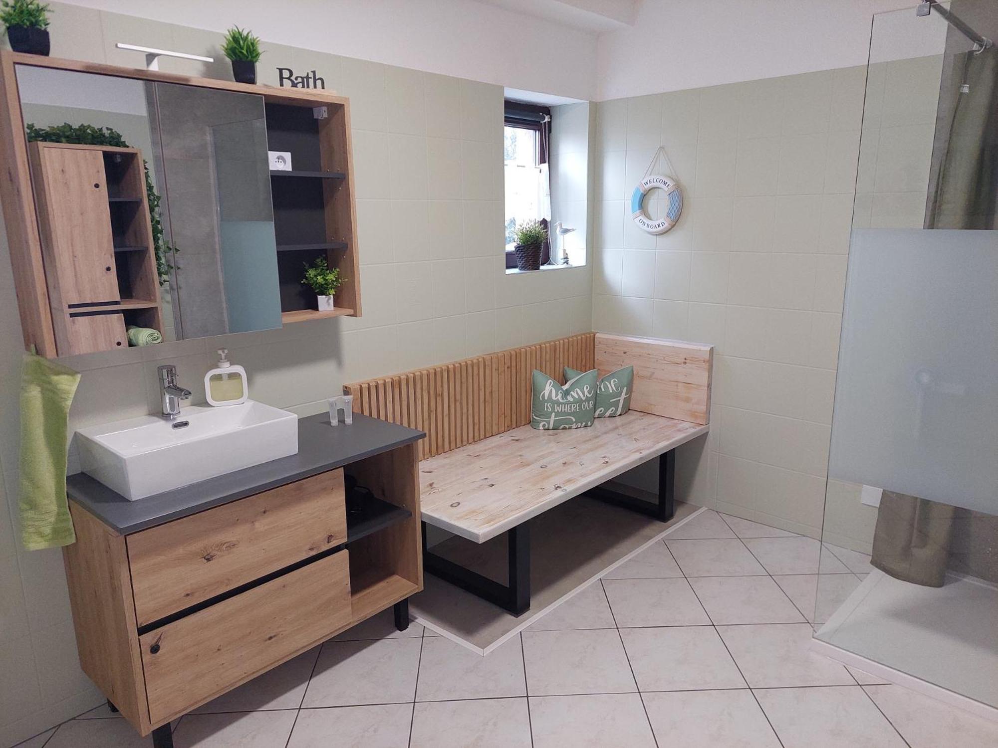 Ganze Ferienwohnung 5 Km Von Erfurt, Mit Kaffeevollautomat, Tv, Wlan, Boxspringbett, Schlafsofa Und Einkaufsmoeglichkeiten, Sehr Gute Anbindung Zur A71 Und A4, Kostenloser Oeff Parkplatz Fuer Pkw Und Transporter Elxleben Екстер'єр фото