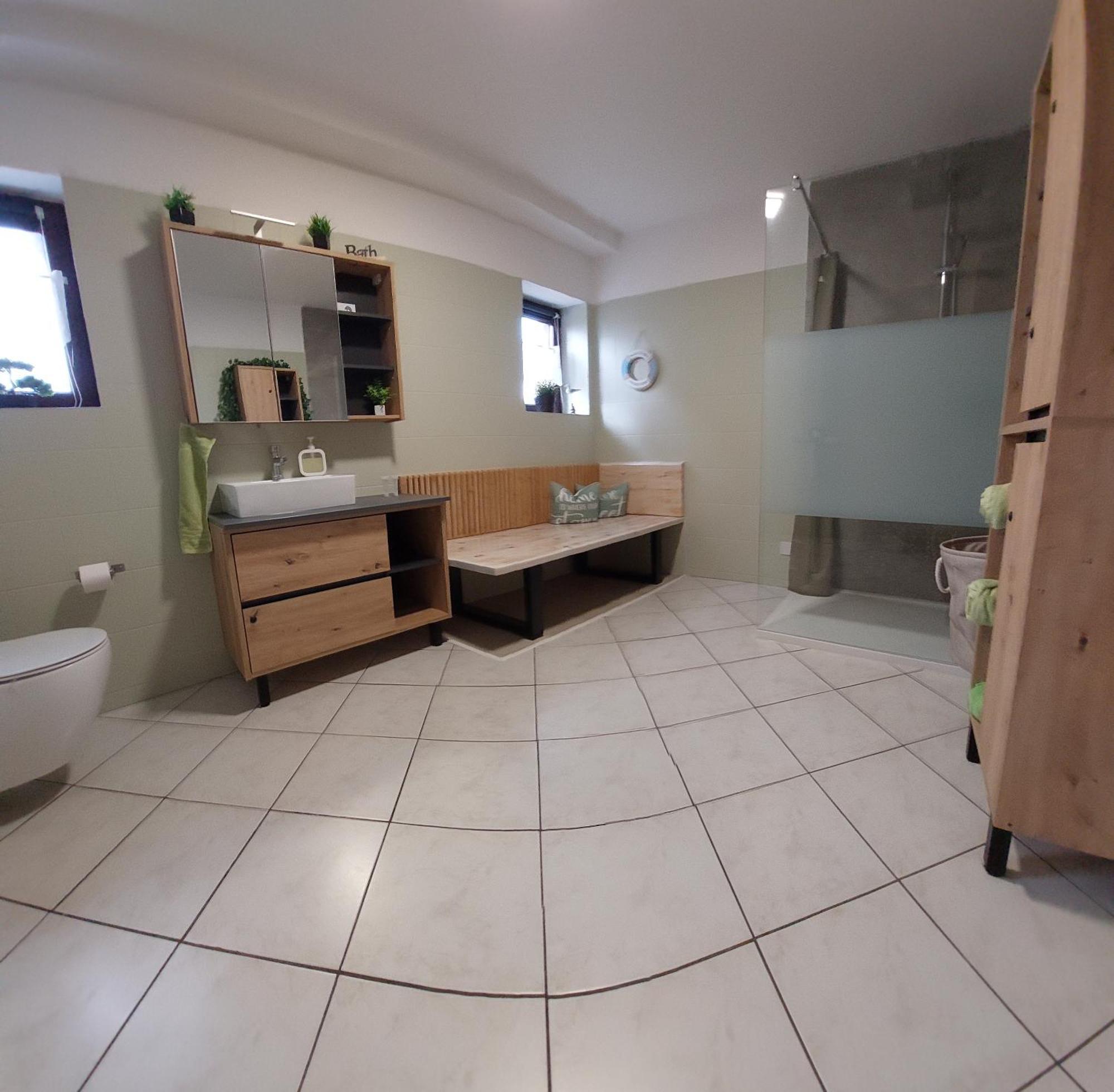 Ganze Ferienwohnung 5 Km Von Erfurt, Mit Kaffeevollautomat, Tv, Wlan, Boxspringbett, Schlafsofa Und Einkaufsmoeglichkeiten, Sehr Gute Anbindung Zur A71 Und A4, Kostenloser Oeff Parkplatz Fuer Pkw Und Transporter Elxleben Екстер'єр фото